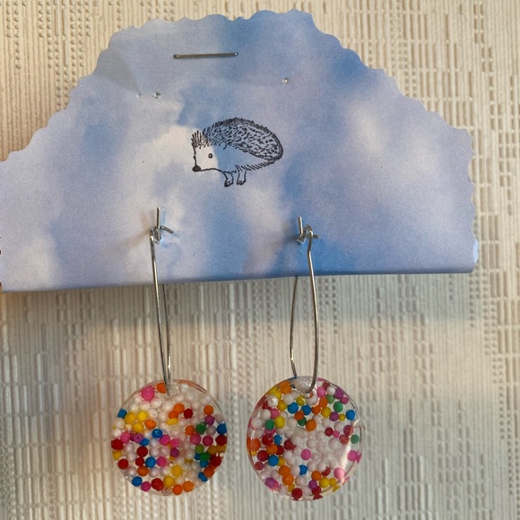 HANDMADE🙋🏻♀️🍩Dangle Earrings w/ Charm! - Picture 10 of 15